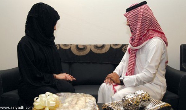 السعودية: شاب يرفض العروس بسبب كبر ساقيها