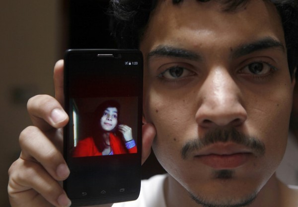 بالصور: الإعدام لباكستانية أحرقت ابنتها الشابة حية