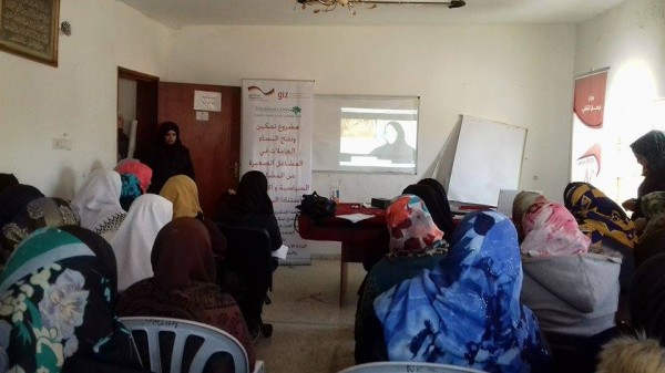 المركز الفلسطيني يعقد جلسة مراجعة أدبية لدور الحركة النسوية في العمل السياسي