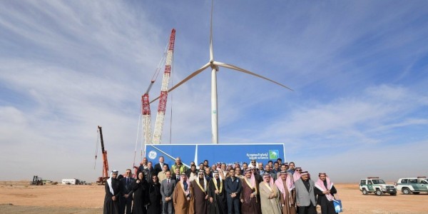 السعودية تشغل أول توربين لتوليد الطاقة من الرياح