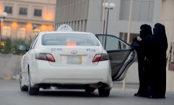 السعودية: سائق يخدع امرأة ويذهب بها إلى أحد الشوارع الضيقة لاغتصابها