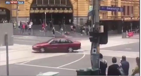 فيديو.. 3 قتلى باقتحام سيارة لعدد من المتسوقين في ملبورن الأسترالية