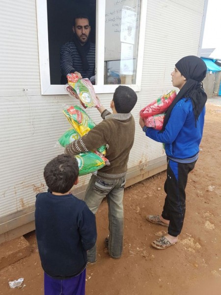 "لأجلك يا حلب" مبادرة تستمر من خلالها الحملة السعودية بتقديم المساعدات الاغاثية للنازحين