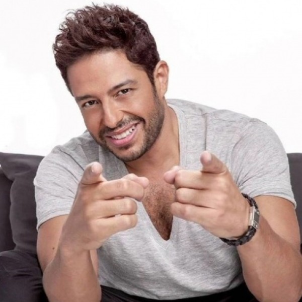 الظهور الأول لزوجة محمد حماقي معه بعد عودتها له