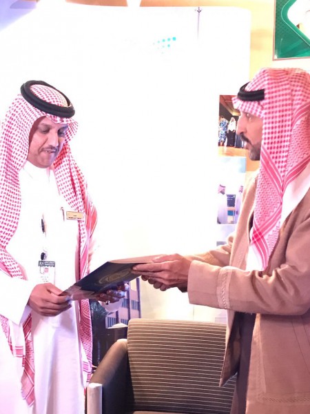 وكيل جامعة بيشة يزور جناح الجامعة بقرية عسير