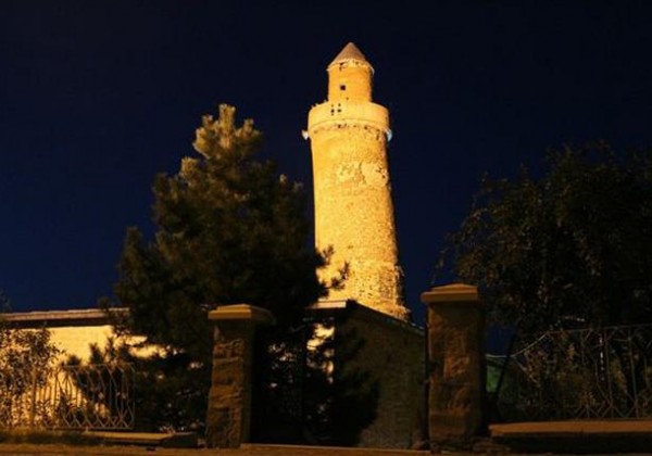 صور.. مئذنة مسجد أكثر ميلا من برج بيزا
