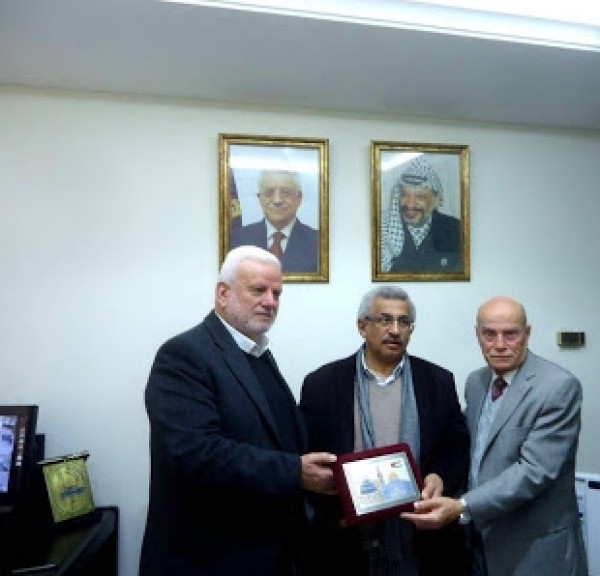 الدكتور أسامة سعد يزور مؤسسة رعاية شؤون أسر الشهداء والجرحى