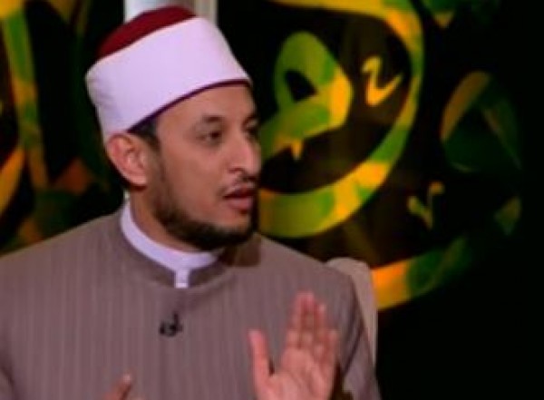 بالفيديو.. المعز يوضح حكم استخدام الخل المصنوع من الخمر