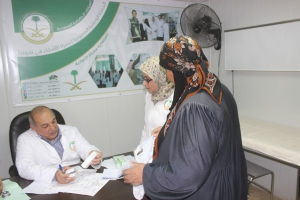 العيادات التخصصية تتعامل مع 2589 حالة في الزعتري