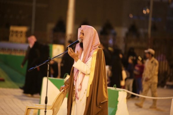 التوم يشيد ببطولات الجنود على مسرح قرية عسير