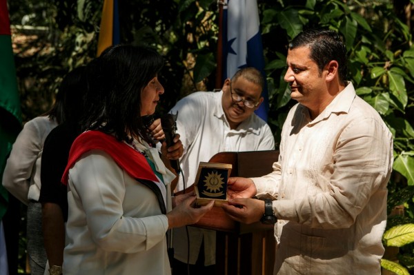 رئيس بلدية بيت لحم تزور السلفادور وتوقع إتفاقية توأمة
