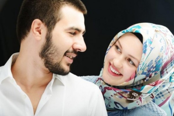 داعية إسلامى: عامل زوجتك بحنية كزميلتك