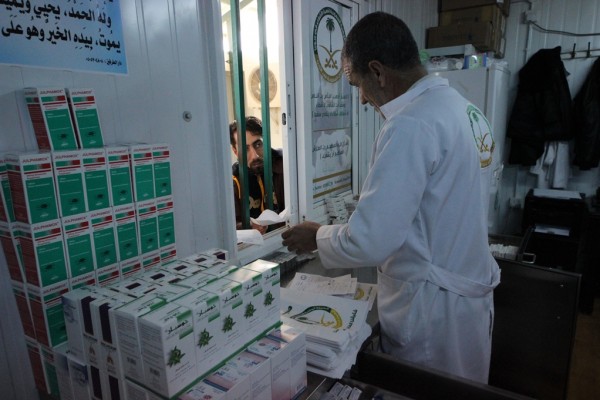 العيادات التخصصية السعودية توفر الأدوية للاجئين السوريين