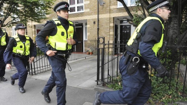 الشرطة البريطانية تعتقل 5 أشخاص بتهمة الانضمام الى جماعات محظورة
