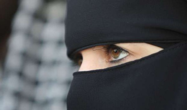 سعودية طلقها زوجها على الفور بسبب عبارة على "الواتس أب"
