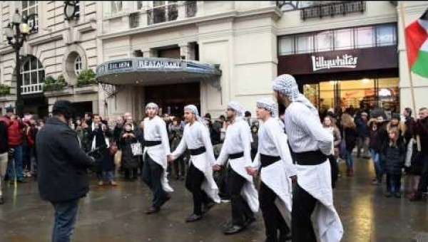 شاهد دبكة فلسطينية في لندن