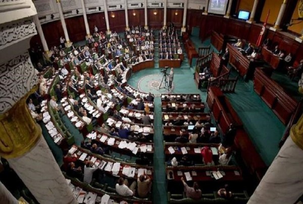 البرلمان التونسي يصادق على قانون تجريم الفساد وحماية المبلغين عنه