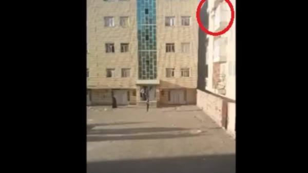 فيديو مُروع: إيراني يقتل زوجته بإلقاءها من الأعلى