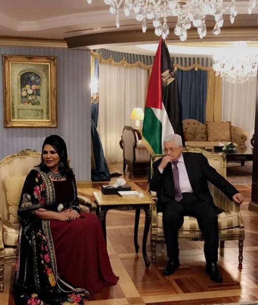 شاهد كواليس لقاء الرئيس عباس بالفنانة الإماراتية أحلام