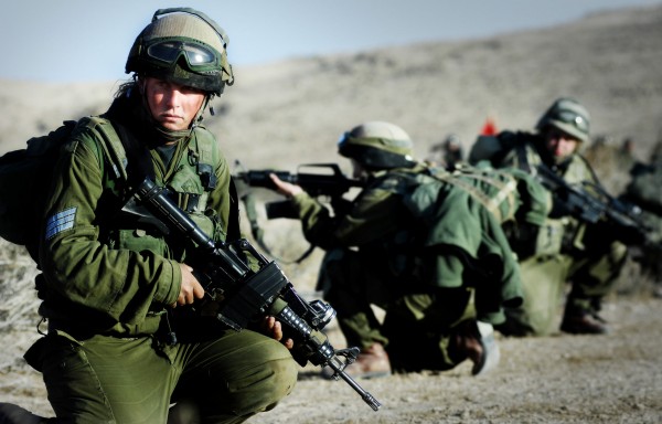 شاهد.. الجيش الإسرائيلي يتسلل في عمق الأراضي السورية بسهولة