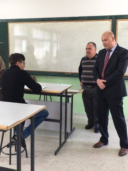 الأقرع يتفقد قاعات إكمال التوجيهي في سلفيت