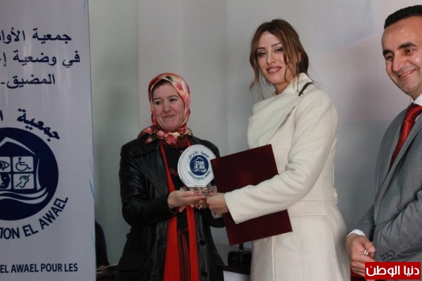 بالصور.. الفنانة المغربية وسيمة تزور الأطفال ذوي الاحتياجات الخاصة