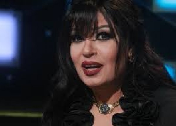فيفي عبده تشعل انستغرام بوصلة رقص على مركب!