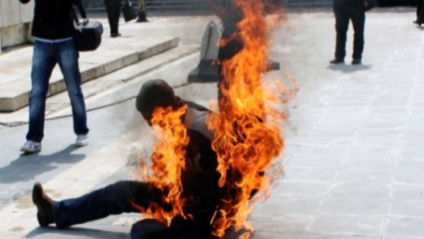 الشرطة تنقذ شاباً أشعل النيران بنفسه بمحكمة طوباس