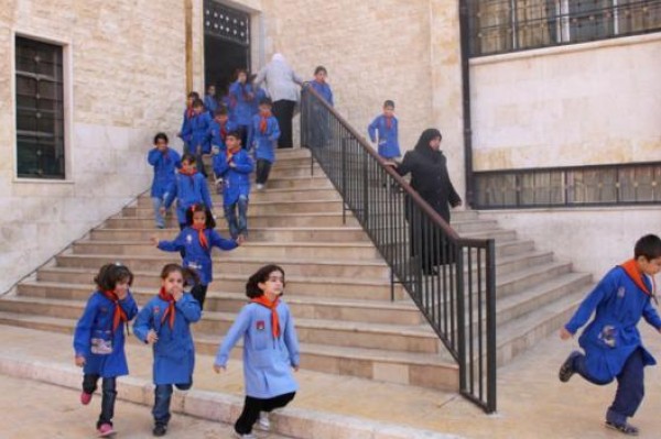 آلاف الطلبة السوريين يعودون للمدارس في حلب