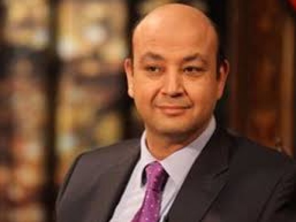 الاعلامي عمرو أديب يتغزل بالاعب متعب