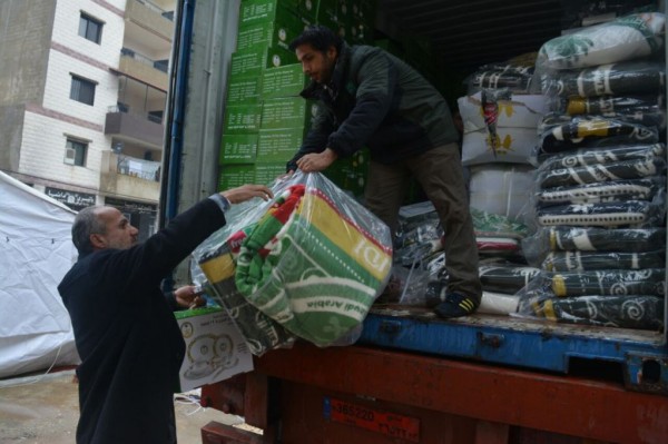 الحملة الوطنية السعودية توزع مساعدات للسوريين في لبنان