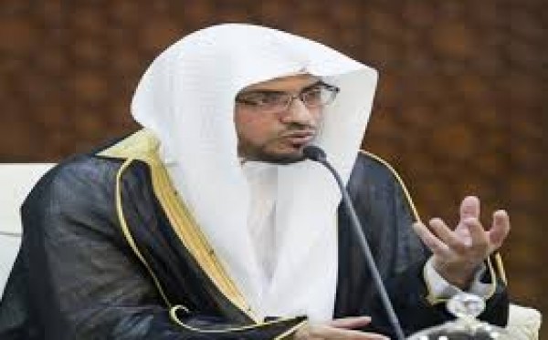 الداعية المغامسي لمتصل: أسأل الله أن يعيدك إلى مصر