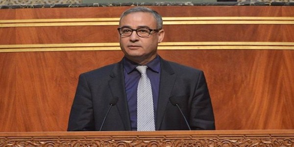 النائب بنعزوز: تقاعد البرلمانيين ريع وجب التخلي عنه