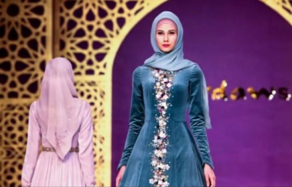 ابنة رئيس جمهورية الشيشان تطرح مجموعتها من الأزياء الإسلامية