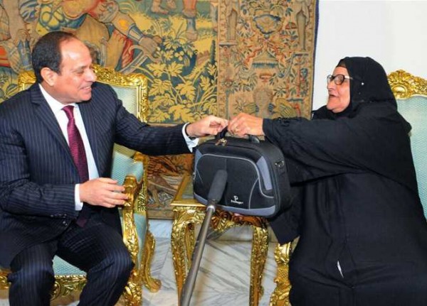 الحاجة سبيلة: "هتبرع للسيسي السنة الجاية بمليون جنيه"