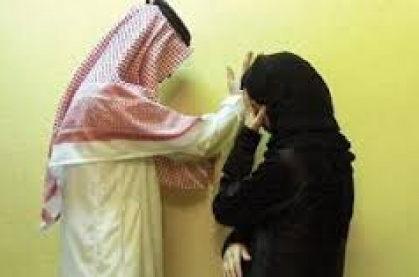 تسريب معركة بين سعودية وزوجها بعدما ضبطته مع أخرى