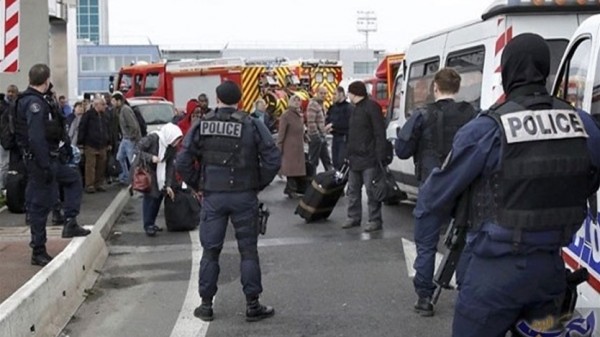 نيابة باريس تتهم رسميا شخصين لصلتهما بمنفذ هجوم مطار "أورلي"