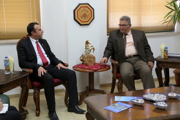 رئيس جامعة القدس يلتقي سفير جمهورية فنزويلا