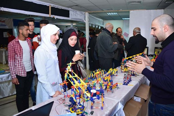 جامعة الخليل تفتتح فعاليات أسبوع العلوم والتكنولوجيا الخامس