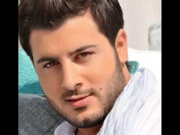 جاد خليفة يعتذر من ابنه على الهواء