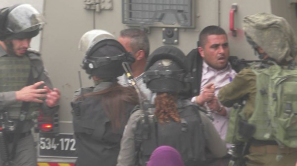 الخليل: الاحتلال يقمع مظاهرة بمناسبة يوم الأرض ويعتقل أربعة نشطاء
