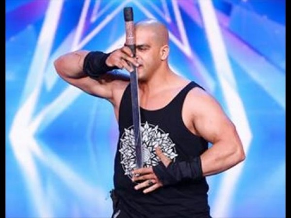 عرض "بلع سيوف" في برنامج أرب جوت تالنت