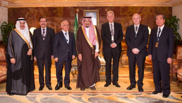 الملك سلمان بن عبدالعزيز يكرم الإنجازات الإنسانية والعلمية الدولية