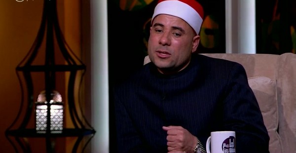 القارئ هاني الحسيني يقلد الشيخ مصطفى إسماعيل