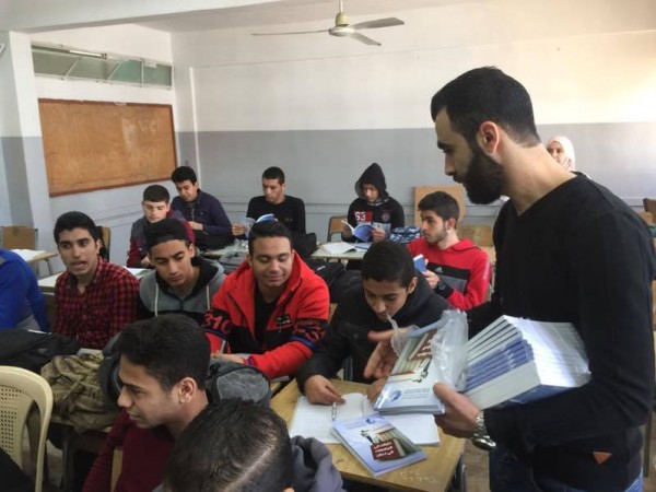 توزيع "الدليل الجامعي" في ثانوية بيسان