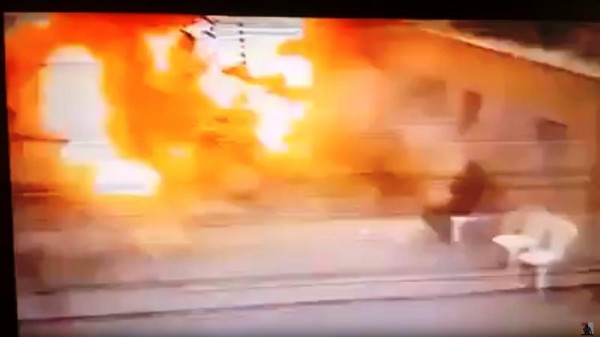 لحظة الانفجار بمدخل الكنيسة المرقسية في الإسكندرية