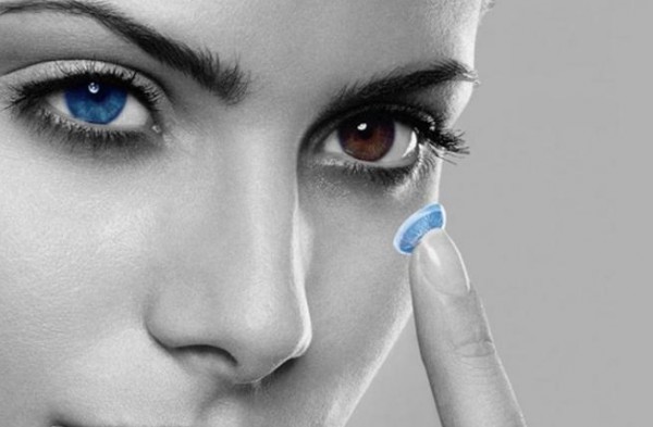 مخاطر العدسات اللاصقة على العين