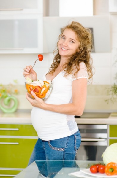المخللات خطر على الحامل والجنين