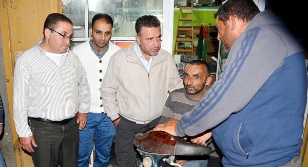فتح بسلفيت تسلم كرسي كهربائي خاص بذوي الاحتياجات الخاصة