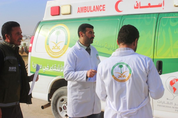 الكادر الطبي للحملة السعودية يزور السوريين داخل مخيم الزعتري